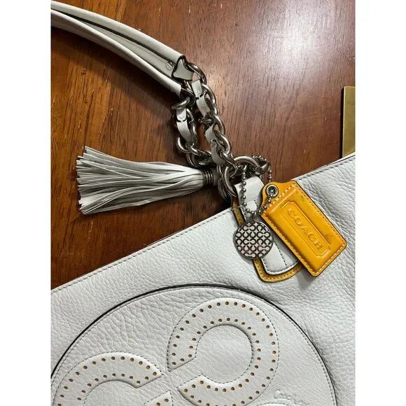 COACH White Leather Shoulder Bag 16485 w/ tag, tassel & charm EUC - Picture 5 of 11